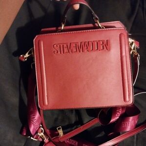 Steve Madden Bevelyn color Raspberry
